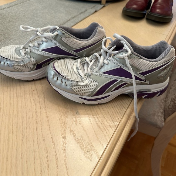 VINTAGE REEBOK RUNNING SHOES - Picture 3 of 10